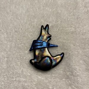Howling Coyote Pin